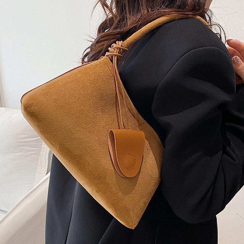 A Niche Underarm Bag, Simple and Casual, Single-shoulder Matte Fashionable Handbag