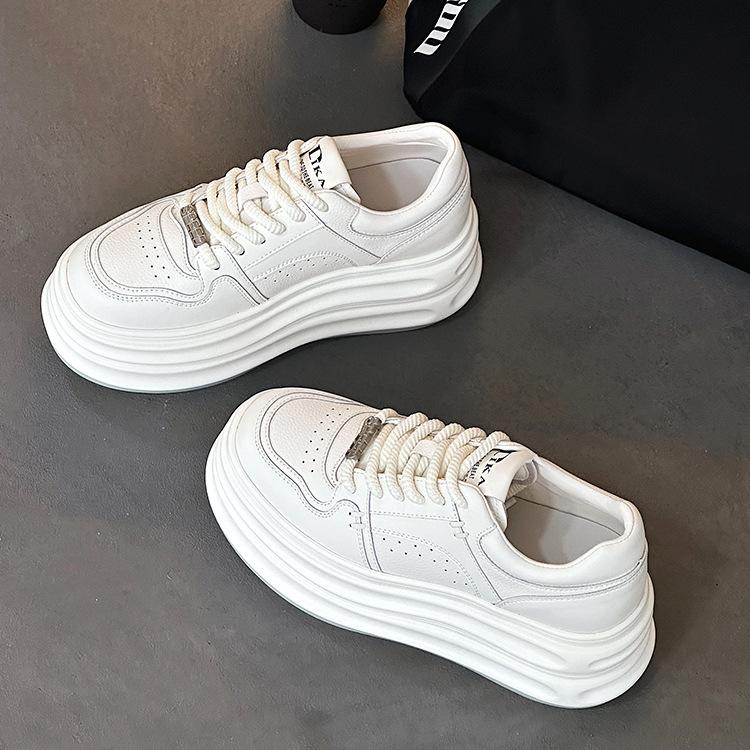 

массивные подошвы маффин кожа маленькие белые туфли женские весна и осень новая женская обувь универсальные увеличивающие рост спортивные и повседневные кеды 40