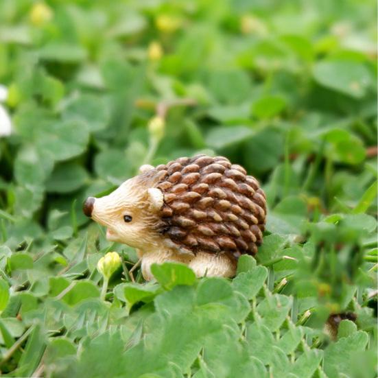 Mini Hedgehog Resin Figurine Miniature Animal Figures Cake Topper Decoration Tiny Hedgehog Ornaments for DIY Fairy Garden Moss Landscape Home Decor