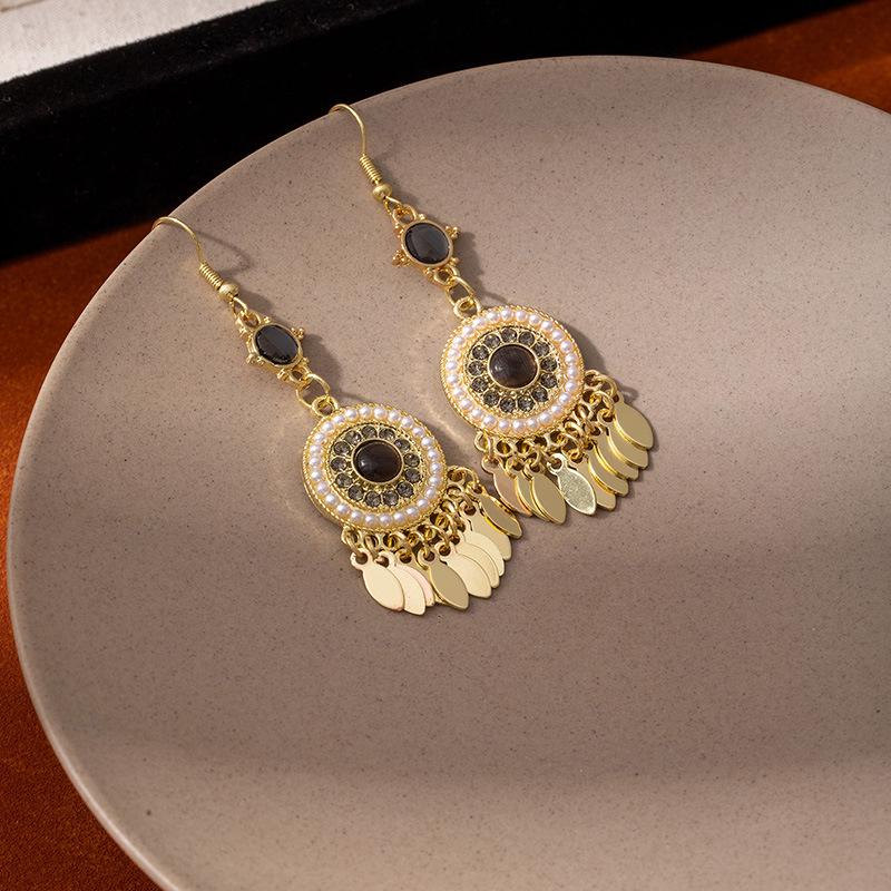 Bohemian Ethnic Style Sequins, Fringed Earrings, High-End Female Travel Photography, Atmosphere, Ear Hooks, Vacation Wind Ear Jewelry