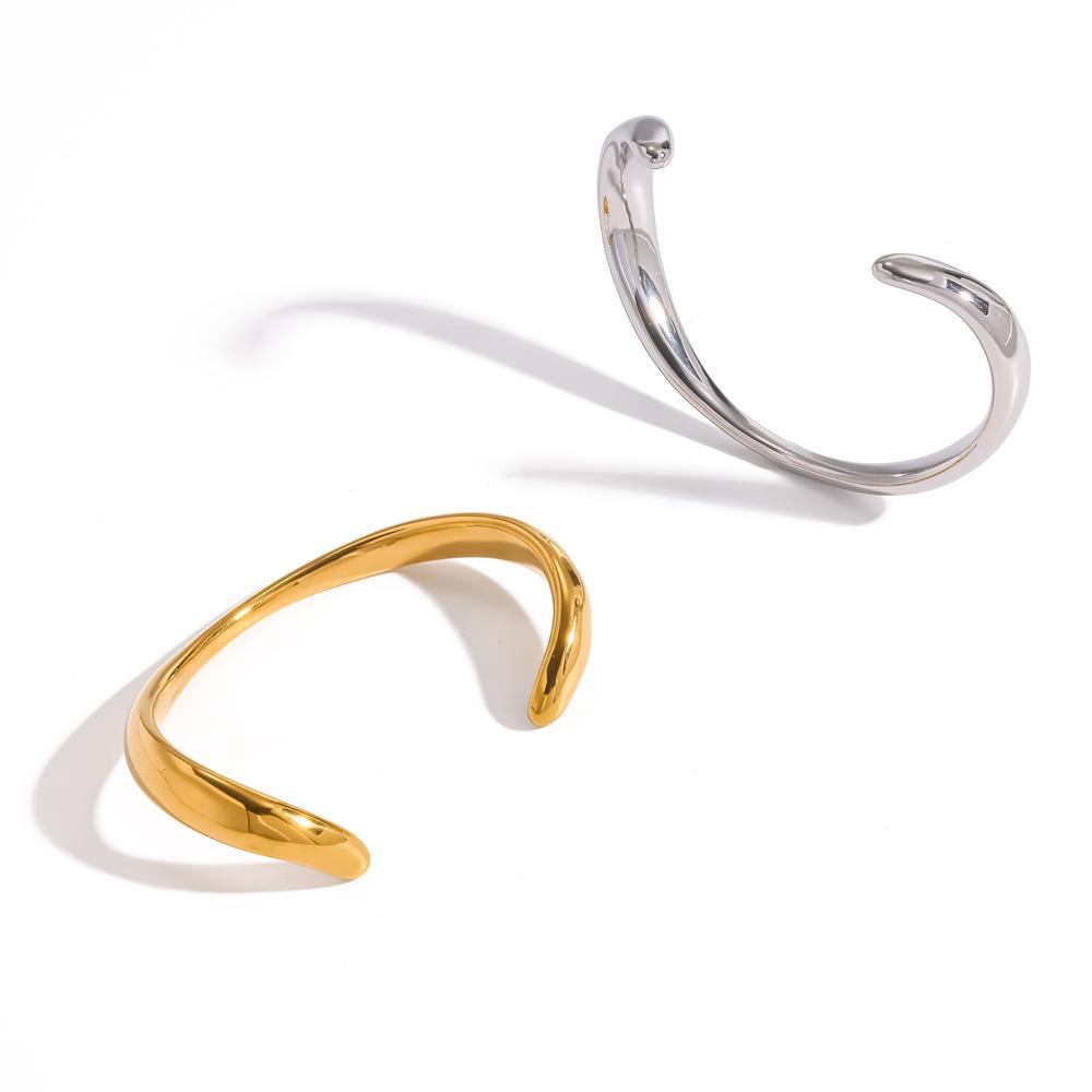 Niche Irregular Titanium Steel Bracelet in Smooth 18k Gold - Fashionable High-End Accessory