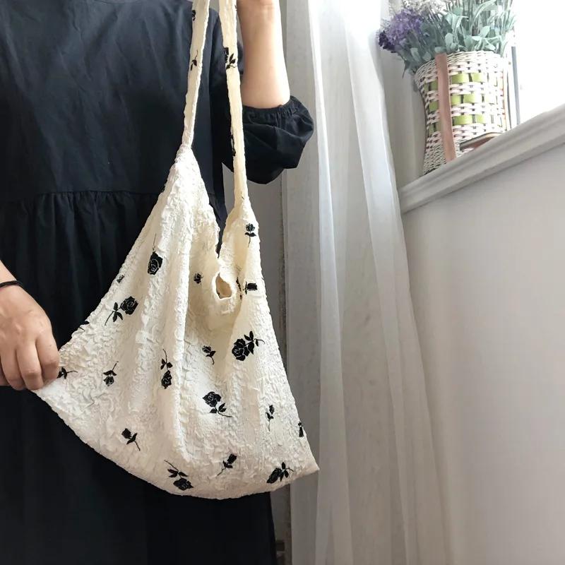 

Retro Pleated Fabric Women s One-shoulder Bag Vintage Design Rose Flower Ladies Tote Shopper Bags Female Thin Cloth Handbags бежевый