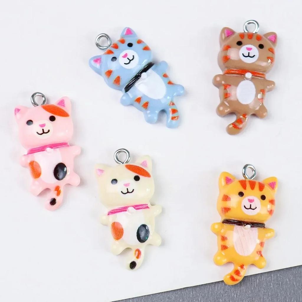 DW08 20 Stück 15x28mm Tollpatschig Entzückende Persönlichkeit Cartoon Niedliches Katzen-Design 3D Harz Tieranhänger DIY Armband Handgemachter Schmuck