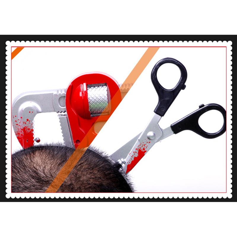 Falešná pila sekera nůž strašidelná halloweenská čelenka záludné rekvizity hororová párty dekorace