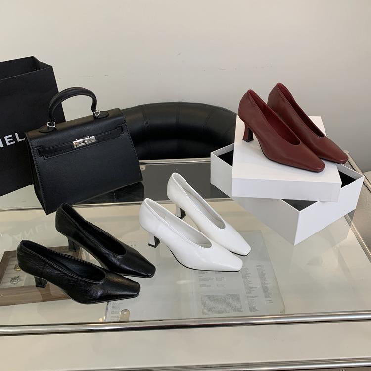 2025 new white high-heeled single shoes women's spring square head V-mouth temperament celebrity retro temperament witch grandma shoes