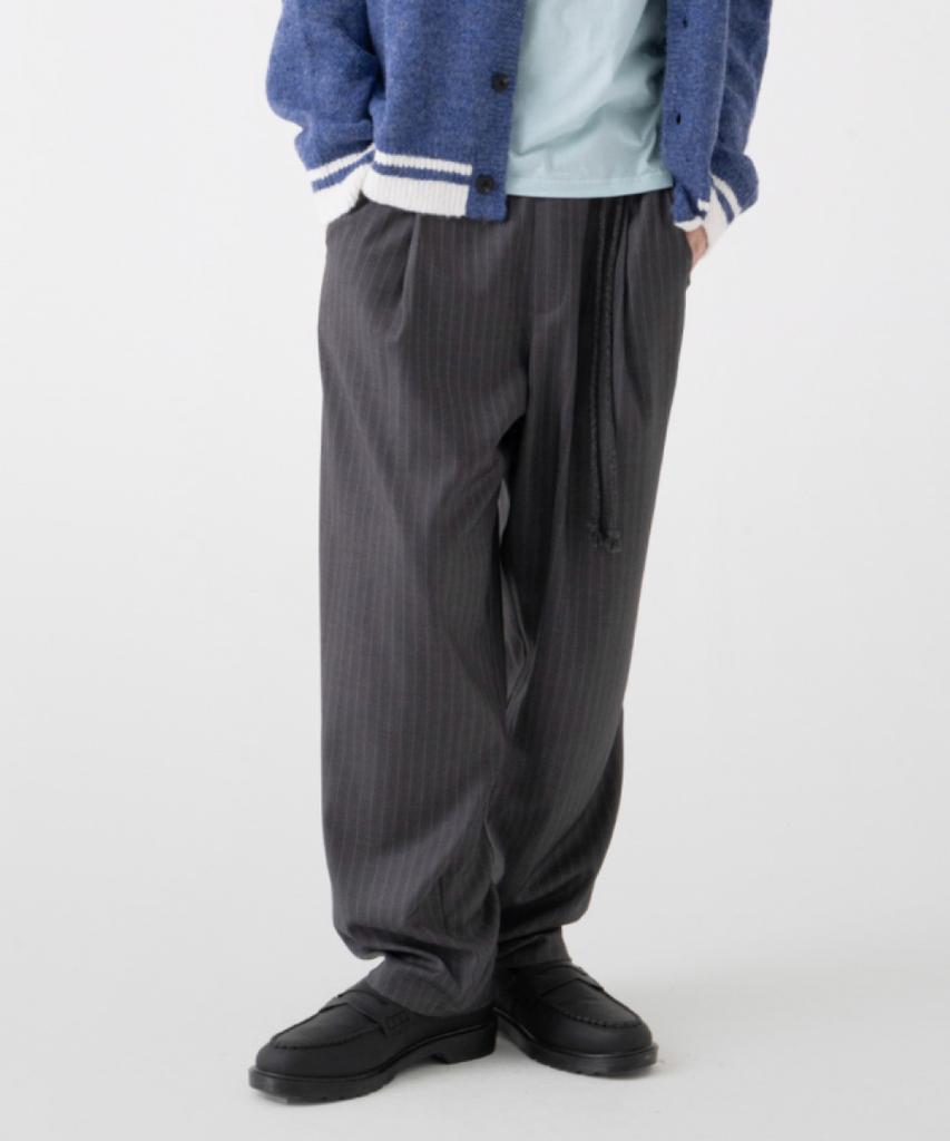 HONO REPORT Relaxed Banding Trousers_Charcoal Stripe