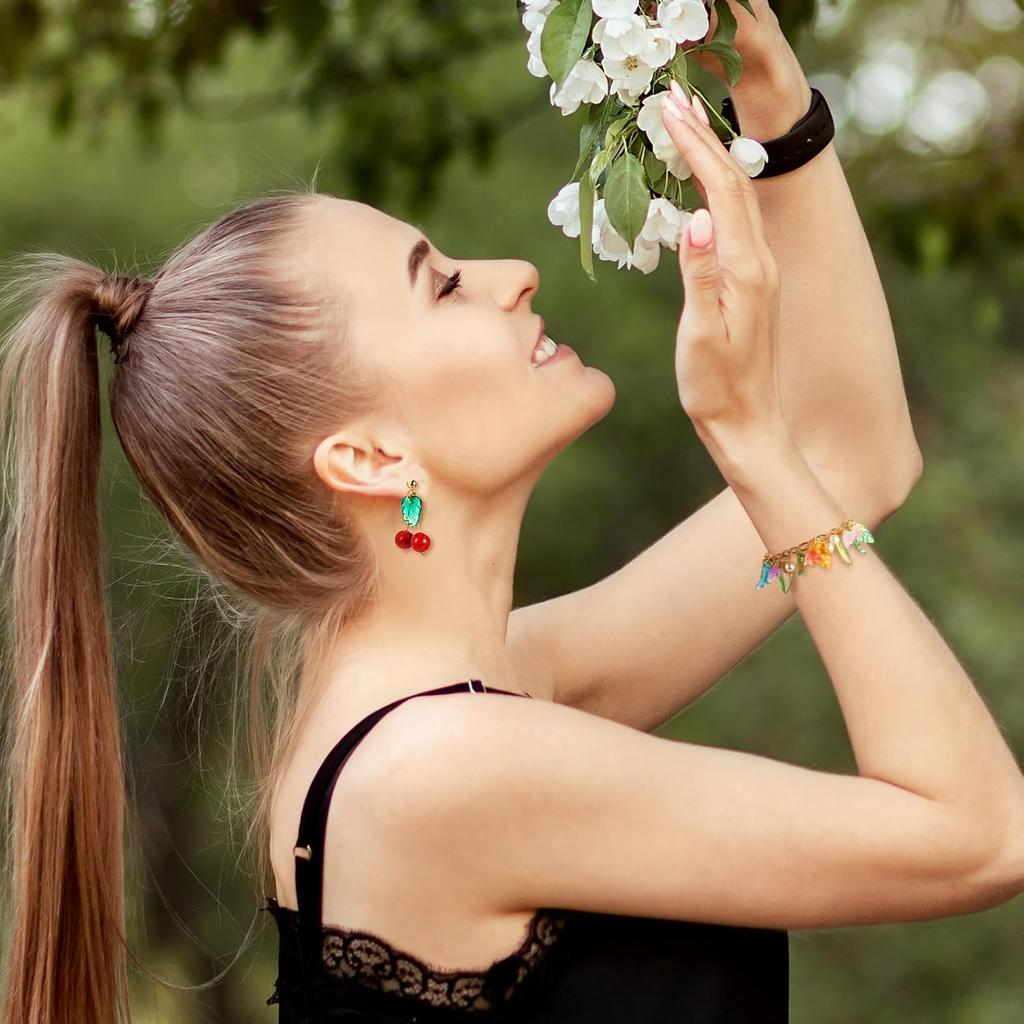 Pandahall 150Pcs Green Leaf Beads Transparent Glass Crystal Tree Leaves Pendants Tiny Green Leaf Bead Caps for DIY Spring Craft Earring Bracelet