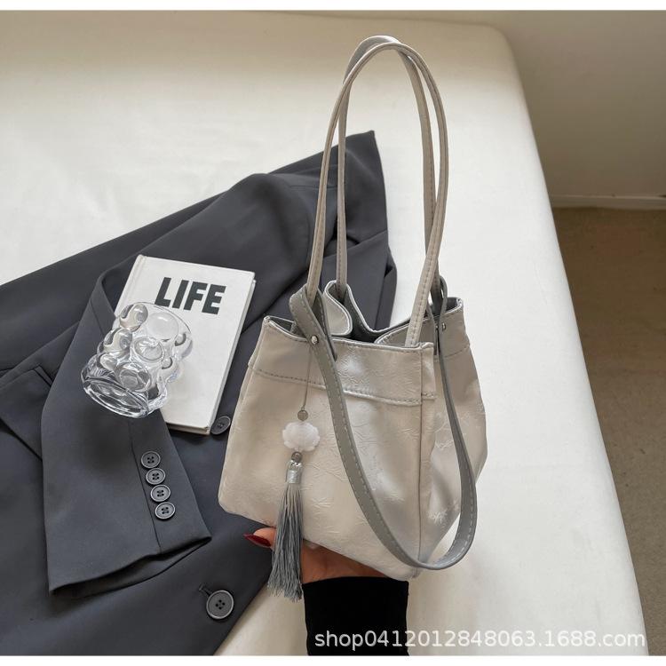 

Новая портативная сумка-ведро в китайском стиле, женская, 2025, новая, супер-огненная, в национальном стиле, сумка-мессенджер, нишевый дизайн, на плечо, для поездок на работу серебряный