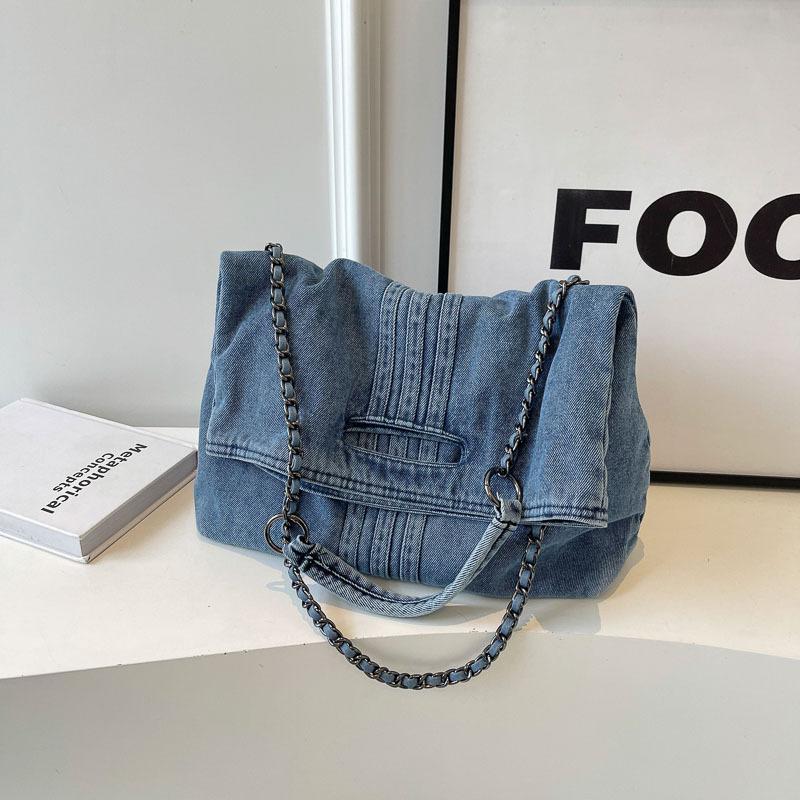 

Denim Chain Crossbody Bag,Summer New Casual Women Fold Shoulder Bag,Trendy Commuter Tote Bag for Daily Travel Work Purse Handbag 33x10x38cm світло-синій колір