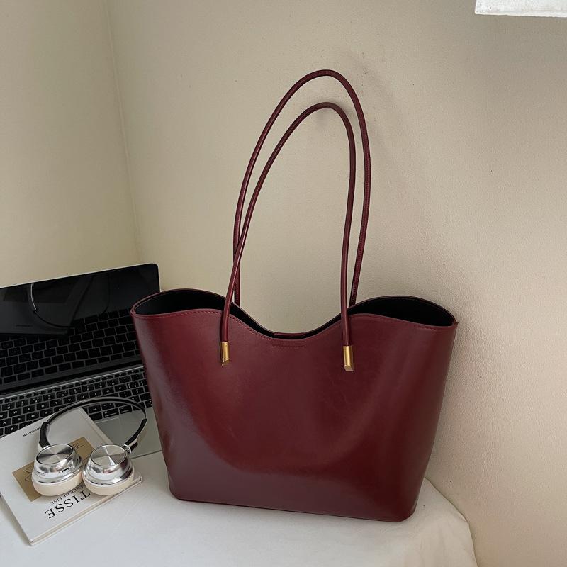 2025 New Versatile Women's Bags Niche High Sense Trend Commuter Women's Bags Fashion Retro Oilskin Tote Shoulder Bag