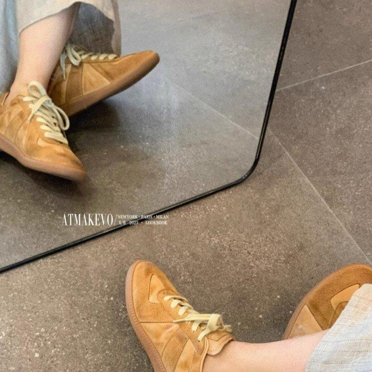 

Лу Сяобу тот же стиль~ серебристые немецкие кроссовки женские 2025 весна и лето новые на шнуровке спортивные и повседневные плоские кожаные кеды 40 коричневый