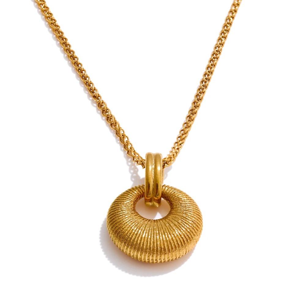 Vintage Exquisite Casting Round Pendant Necklace 18K Golden PVD Plated Stainless Steel Fashion Collar Basic Jewelry