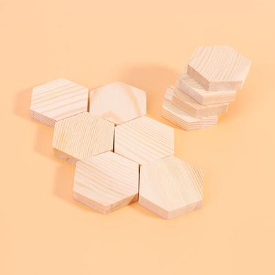 10 ks Šestihranné polygonální dřevěné kostky Prémiová borovicová dřevěná řemeslná deska pro DIY řemesla Party dekorace Dárky Umělecké projekty Snadno se natírá