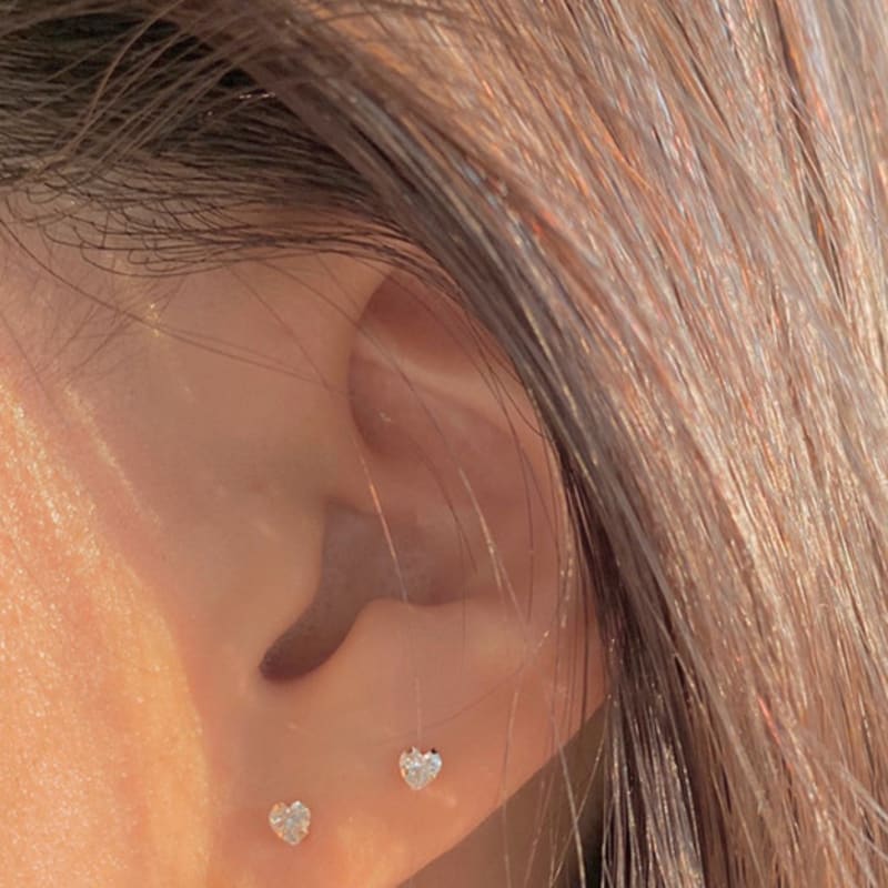 Taupe 14k gold heart cubic piercing