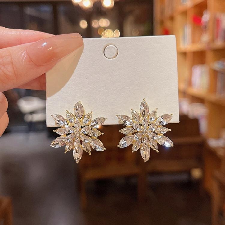 Sophisticated Women Silver Needle Floral Earrings Rhinestones Flower Ear Accessories Elegant Jewelry for Everyday Wear