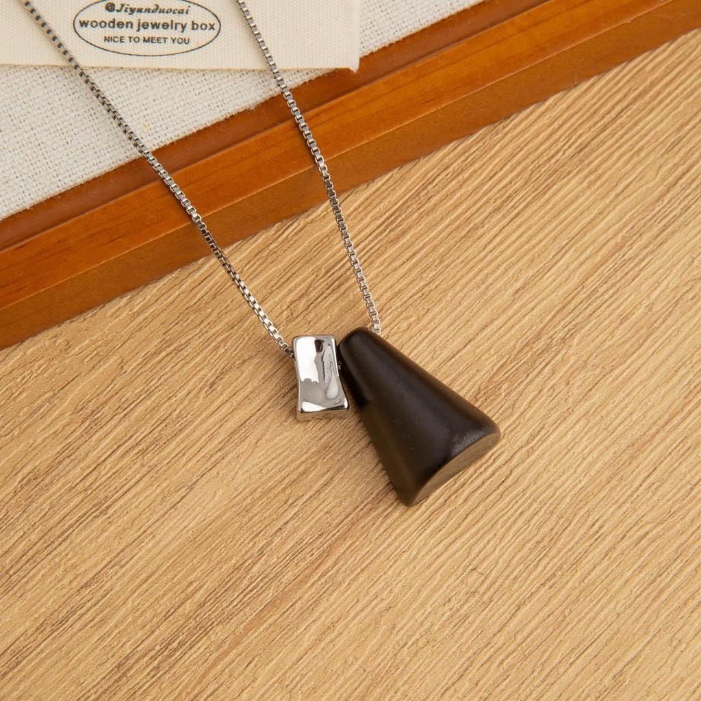 Retro Geometric Wood Pendant Necklace for Women – Unique High-End Sweater Chain Accessory