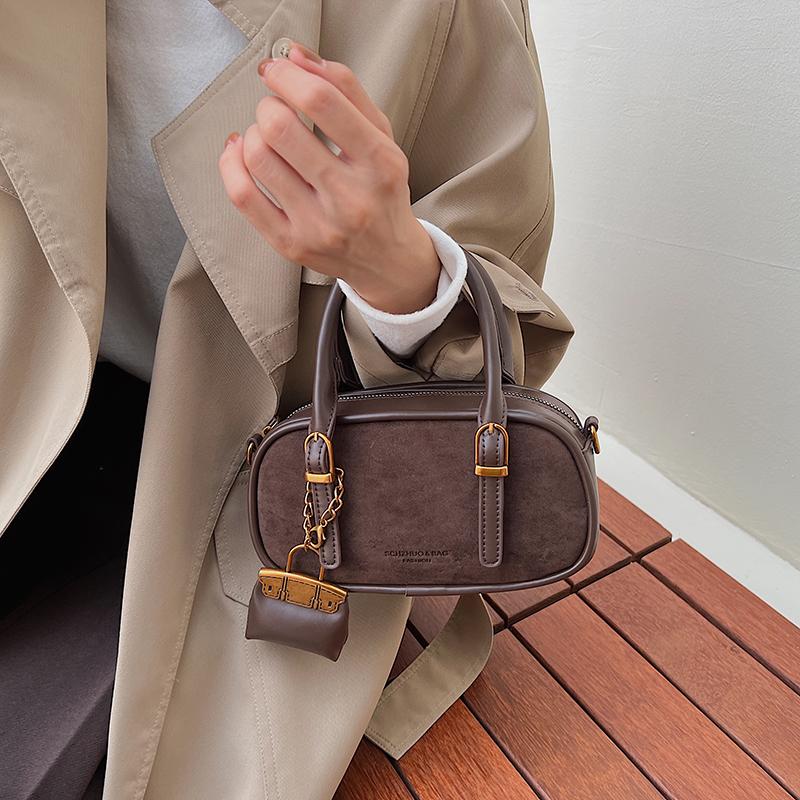 Popular Autumn and Winter Retro Underarm Bowling Bag Women's Niche Bag Black Bag