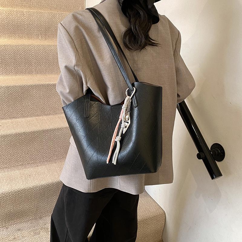 Winter big bag women 2025 new commuter bag large capacity tote bag high sense shoulder bag women