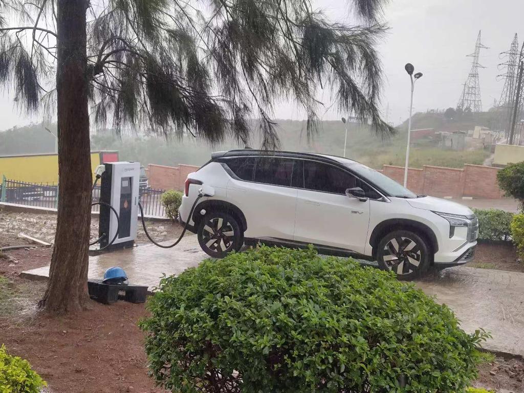 Kangrui 80KW Dual Gun DC Floor-Standing EV Charger with European Standard and OCPP Compatibility