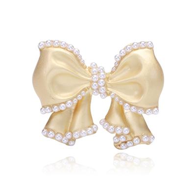 Sweet And Cute Bow Pearl Brooch Small Exquisite Internet Celebrity Alloy Electroplated Gold Corsage Suit Accessories