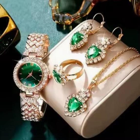 Ladies Fashion Bracelet Watch Diamond Inlaid Watch Cornucopia Roman Quartz Watch Women'S Watch
