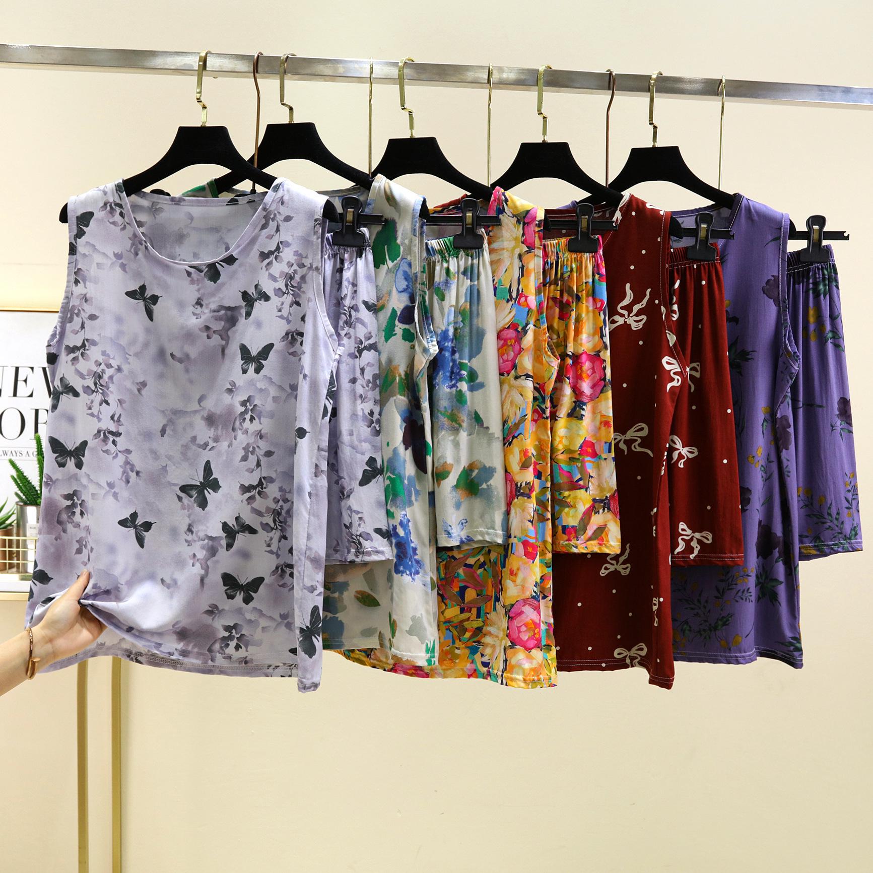 

Summer 2025 Women s Floral Print Two-Piece Set (Tank Top & Shorts) XL