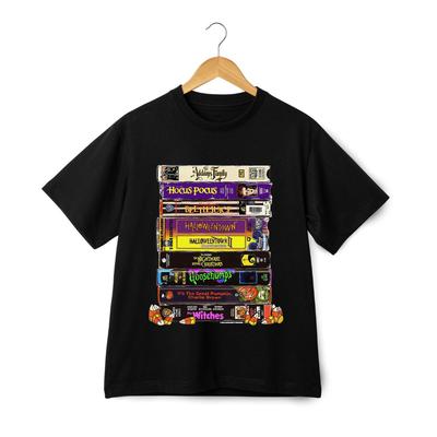 Halloween Horrorfilme VHS Stapel Grafik T-Shirt – Retro Gruseliges Streetwear T-Shirt