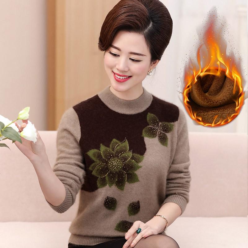 Women's Plus Size Knit Sweater - Velvet Thickened Base Layer for Middle-Aged & Elderly, Autumn/Winter Loose Fit.