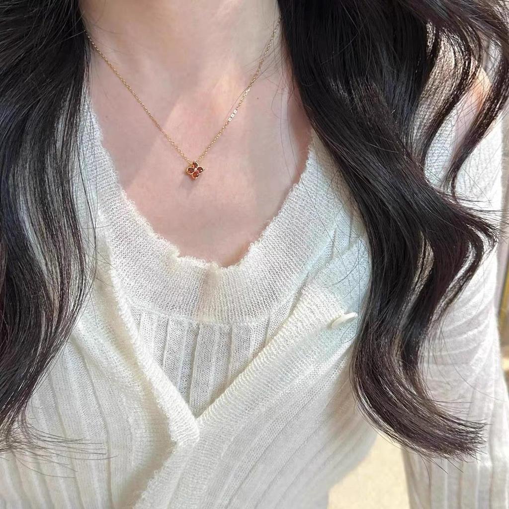 Elegant Metal Heart Clavicle Necklace for Women - Light Luxury Design