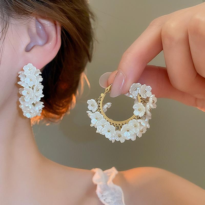 Diamond-set pearl petals fringed earrings stud earrings temperament fashionable and versatile design earrings