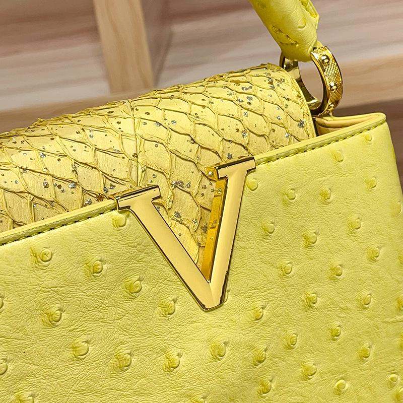 2025 Dámská luxusní crossbody kabelka přes rameno z pravé kůže s pštrosím vzorem