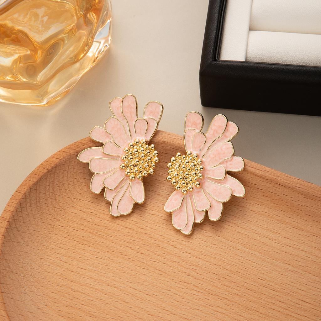 French Vintage Layered Daisy Flower Stud Earrings for Women Sweet Niche Fashion Jewelry Party Accessories Gifts