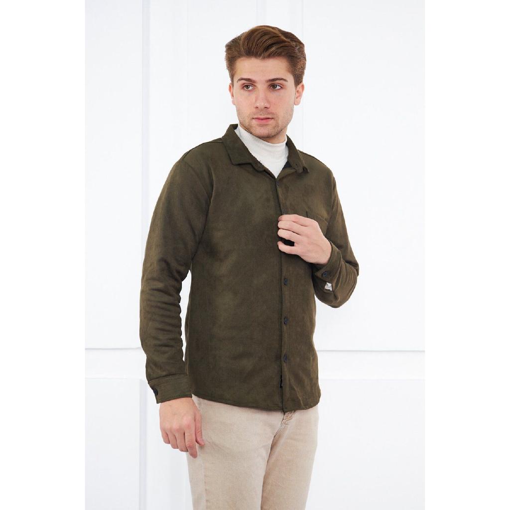 Wildleder-Hemd mit einer Tasche und normaler Passform