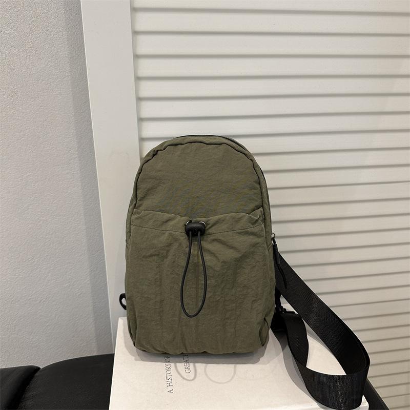 

Casual, lightweight and fresh mobile phone summer simple sports drawstring large capacity crossbody shoulder small square bag зелёный