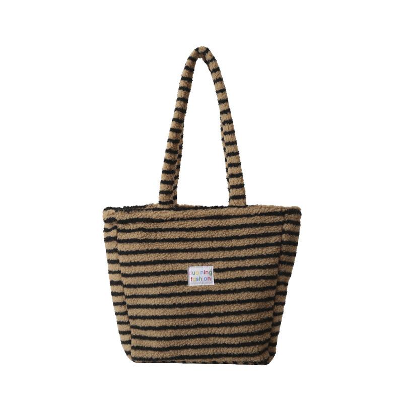 

Полосатая плюшевая сумка женская 2024 новая модная сумка в стиле колледжа вместительная фактурная переносная сумка из овечьей шерсти