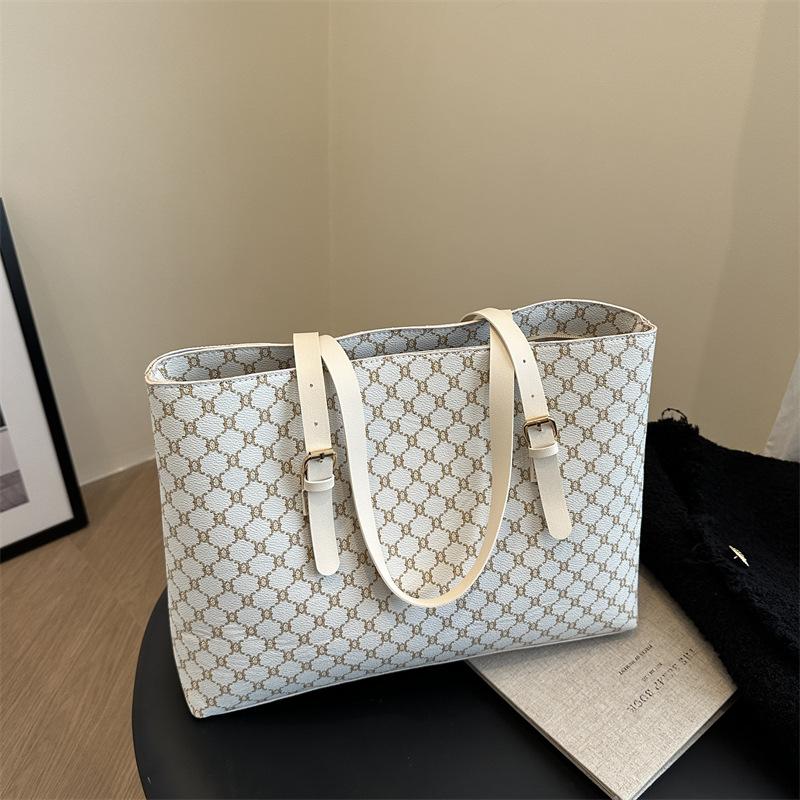 Underarm simple fashion large capacity retro portable autumn new commuter shoulder tote women's bag