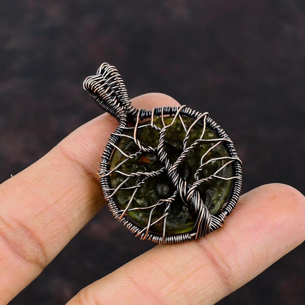 Přívěsek Tree Of Life Moldavit Měděný drát Zabalený Přívěsek Šperky z drahokamů Ručně vyrobený přívěsek Dárek pro ni Šperky z měděného drátu Jedinečný přívěsek