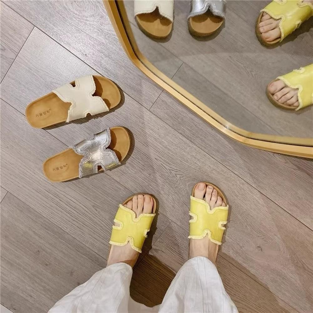 Thick-soled slippers women's summer wear 2025 new shoes Internet celebrity versatile super fire word Birkencool slippers