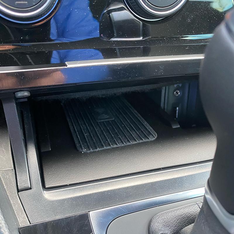 Car wireless charger 15w fast charger phone charger charging pad charging holder for Volkswagen Golf 7 MK7 2014-2018