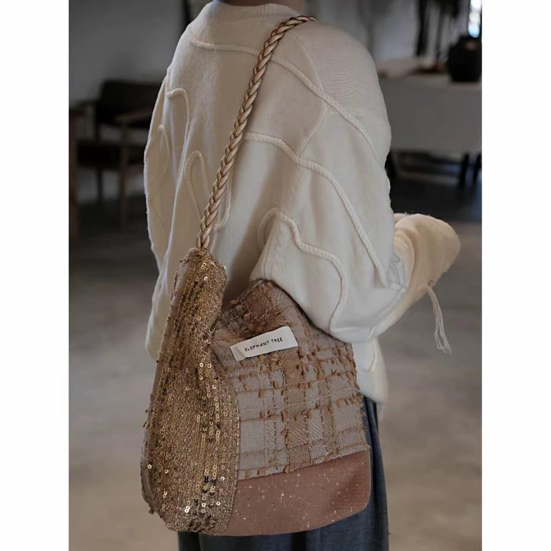 

Niche fashionable hobo bucket bag girls shoulder bag large capacity messenger bag spring and summer new canvas bag