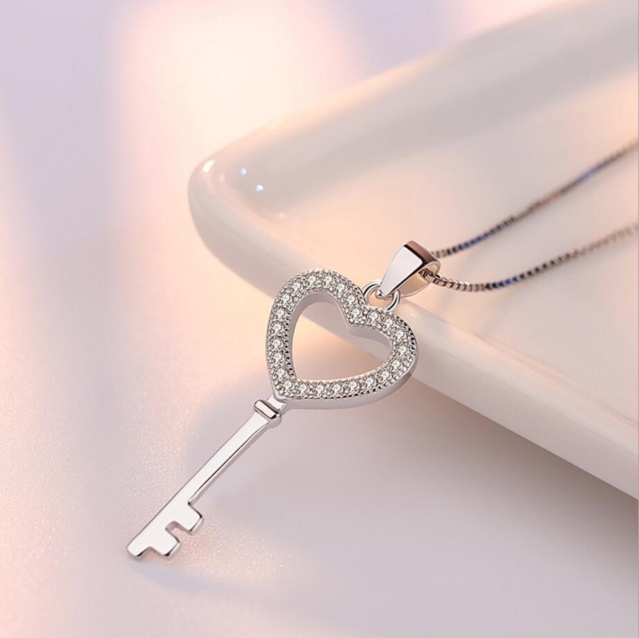 Collier avec pendentif en forme de cœur et clé en cristal de zircone cubique en argent sterling 925 pour femme, chaîne de 45 cm, cadeau idéal, S-N74
