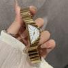 Unregelmäßige Nischen-Damenuhr Goldkette Elegante Luxus-Armbanduhr Halbmond-Zifferblatt Modeschmuck Quarzuhr Business