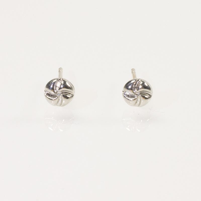 

Silver needle retro flower bone small stud earrings, versatile daily simple small earrings women s cold wind earrings срібний