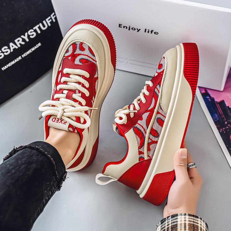 

Outdoor skateboard shoes spring new student campus style trend versatile personality soft baseplate shoes Korean version of fashion board shoes 44 червоний