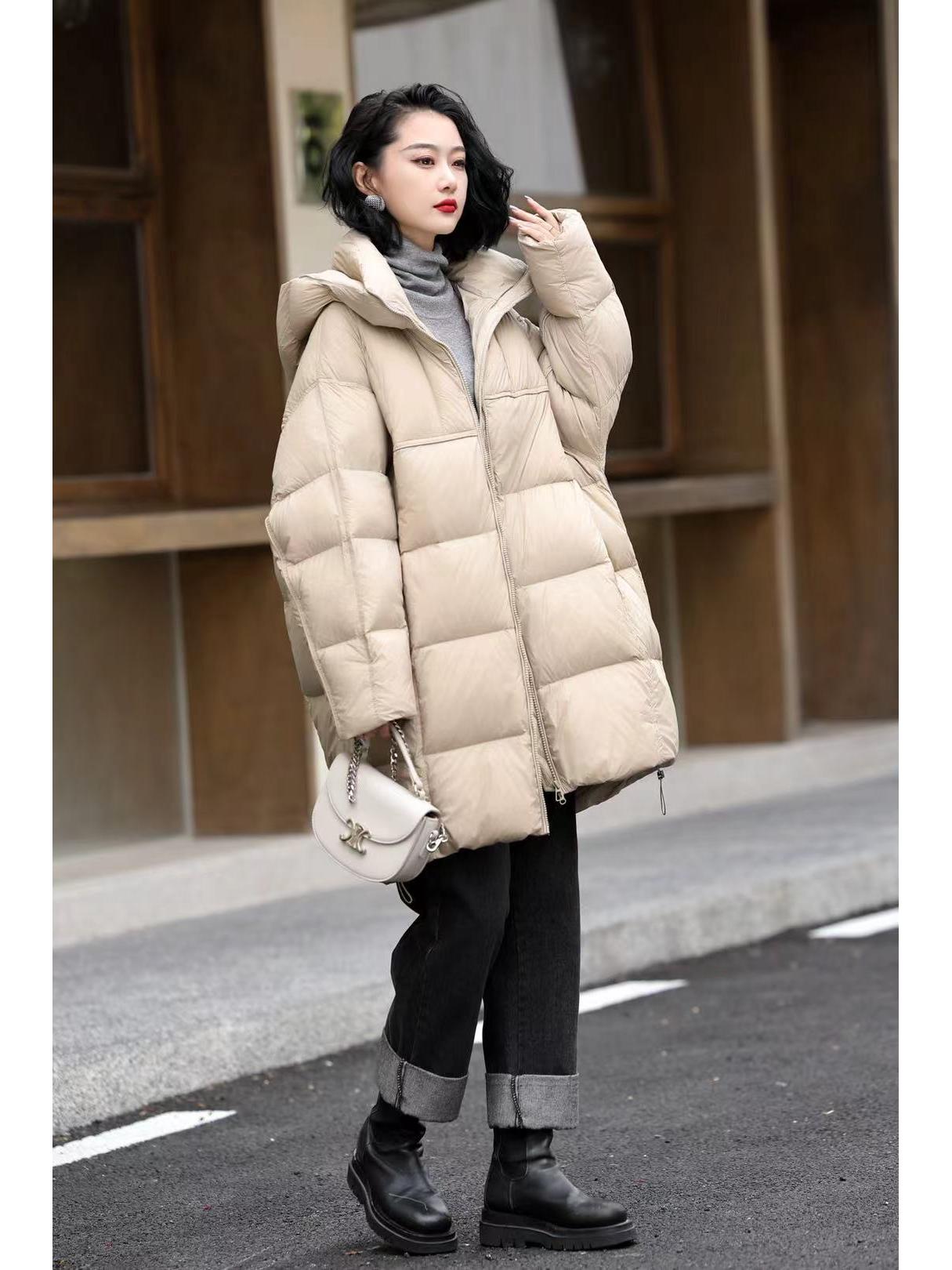 

Женский европейский пуховик средней длины, зимний стиль 2025 с капюшоном, утолщенный для тепла Large грязно-белый