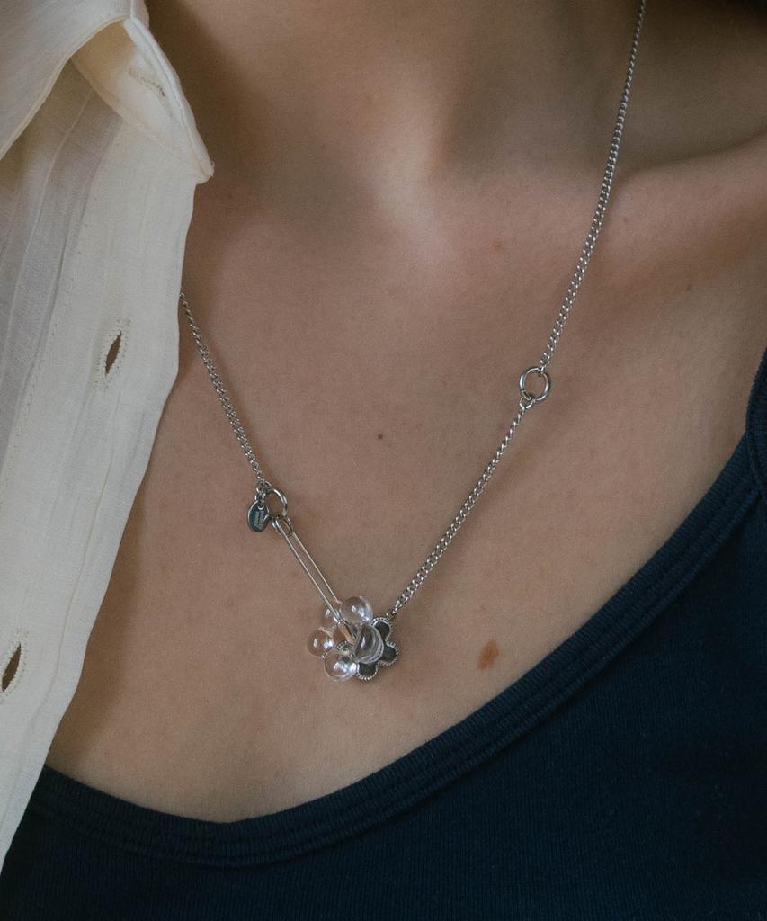 Pearly More Flower Bead Safety Pin Necklace_Pm26N003Ss