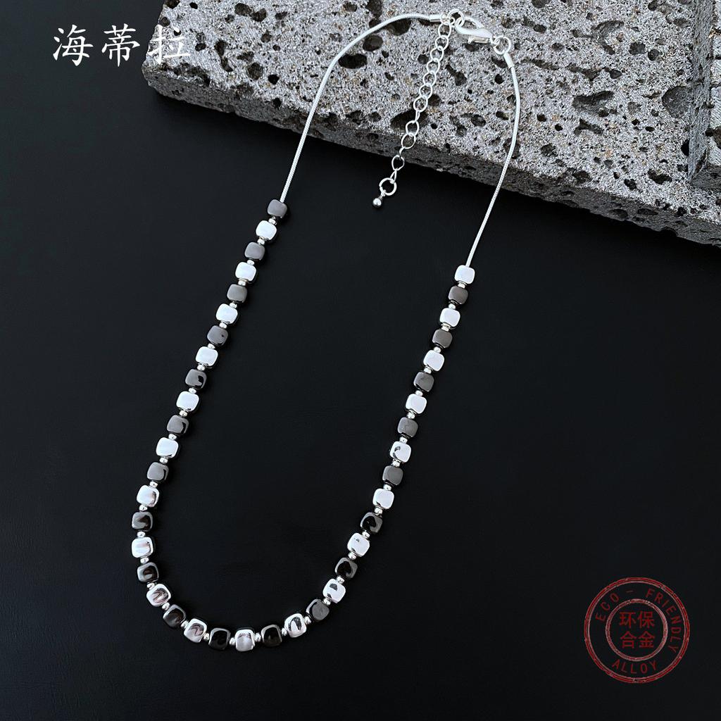 Geometrische kleine quadratische Legierungskette, Damen einfache matte helle Spleißung kleine Zuckerwürfelkette