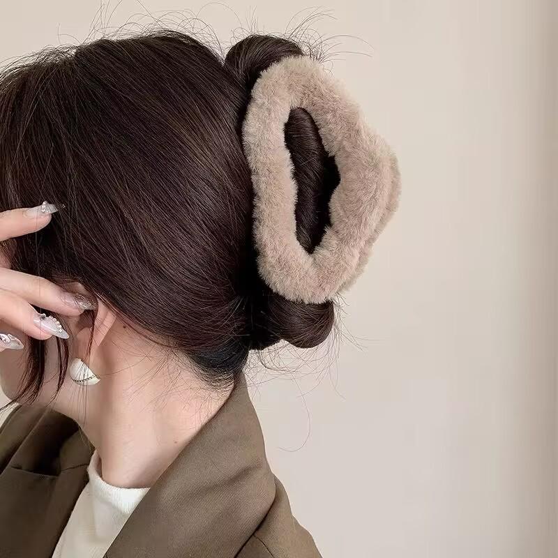 Women’s 2024 Large Plush Claw Clip - High-End Cloudy Fluffy Hair Accessory
