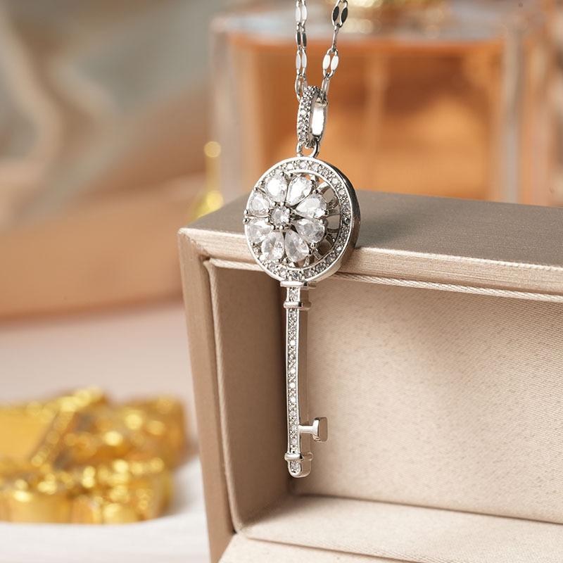 Fashion Vintage Zircon Key Rotate Pendant Necklaces for Women Classic Stainless Steel Relief Jewelry Accessories Gifts for Lover