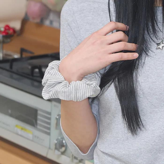 Cozy Stripe Scrunchie Light Grey
